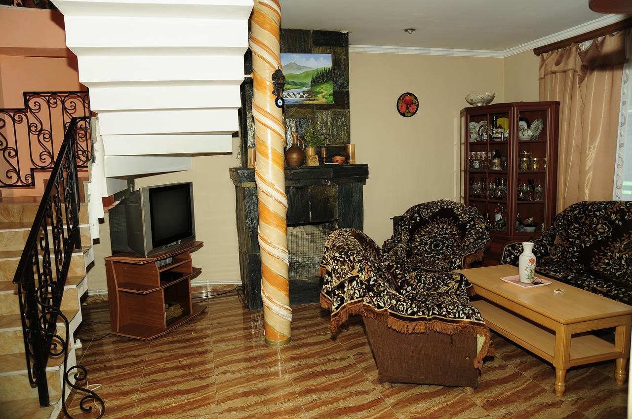 Sadgeri 2018 Hotel Buitenkant foto